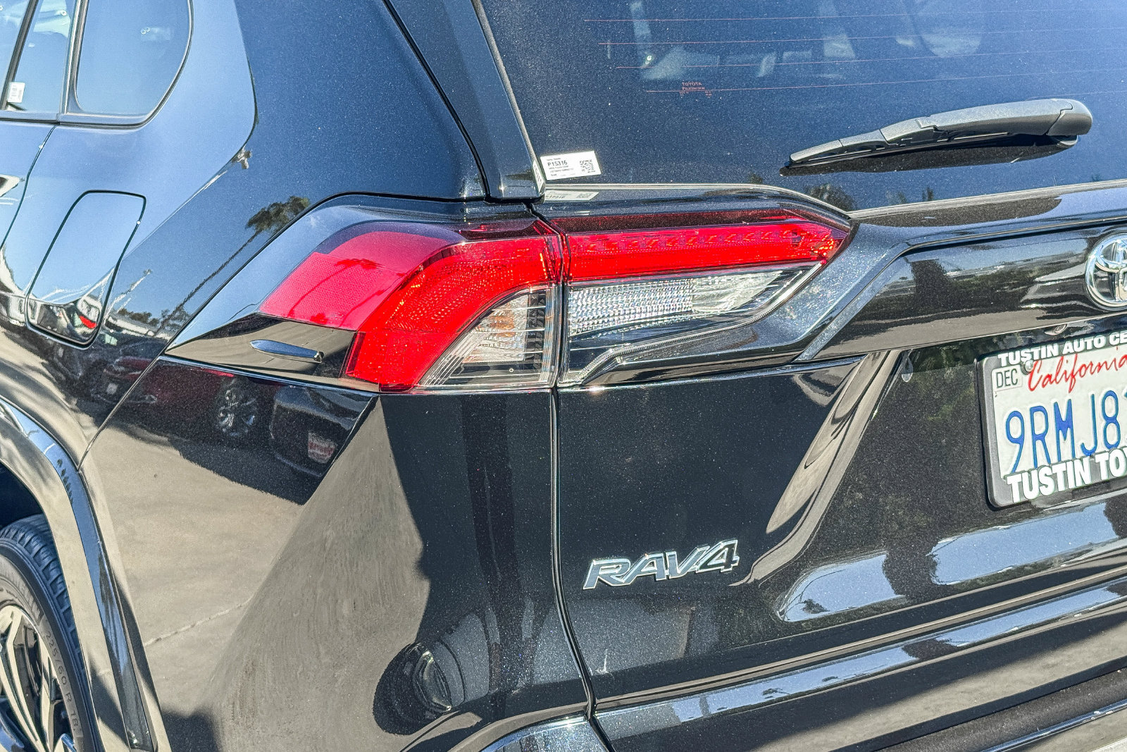 Certified 2025 Toyota RAV4 SE w/ Convenience Package AWD/4WD image 8