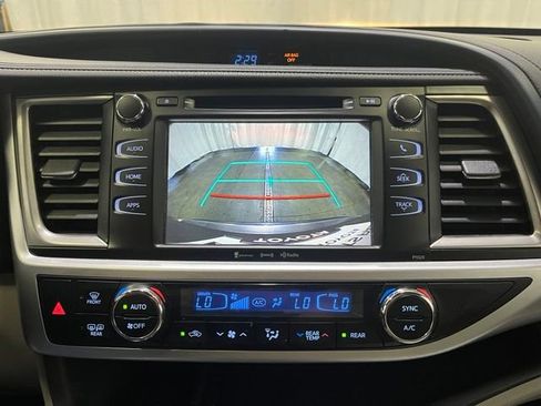 Certified 2018 Toyota Highlander Plus AWD/4WD image 22