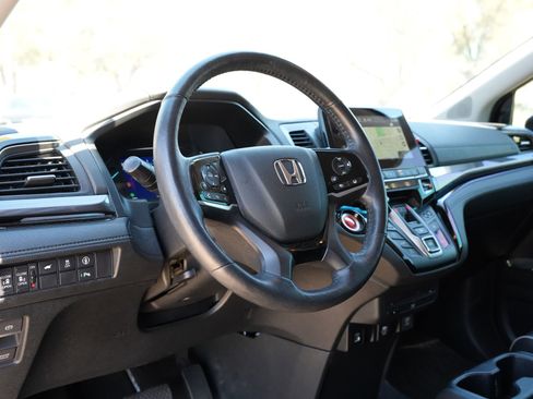 Used 2023 Honda Odyssey Elite image 17