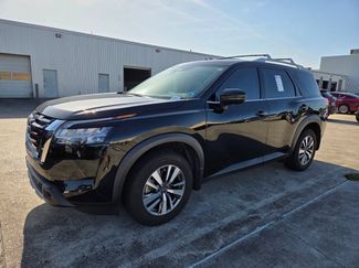 Used 2024 Nissan Pathfinder SL FWD video 1