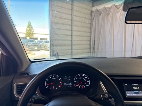 Used 2019 Hyundai Accent SE image 21