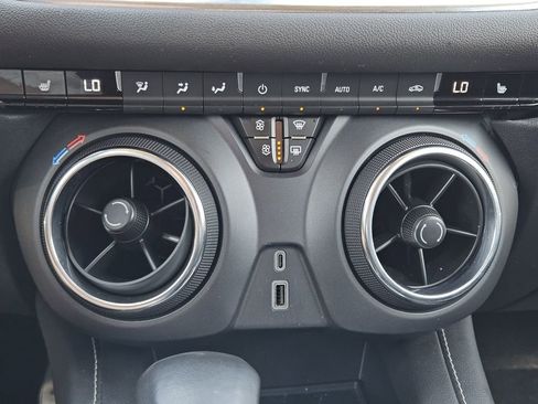 Used 2023 Chevrolet Blazer LT image 19