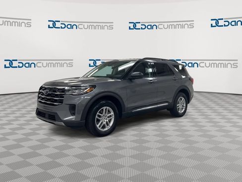 Used 2025 Ford Explorer Active AWD/4WD image 4