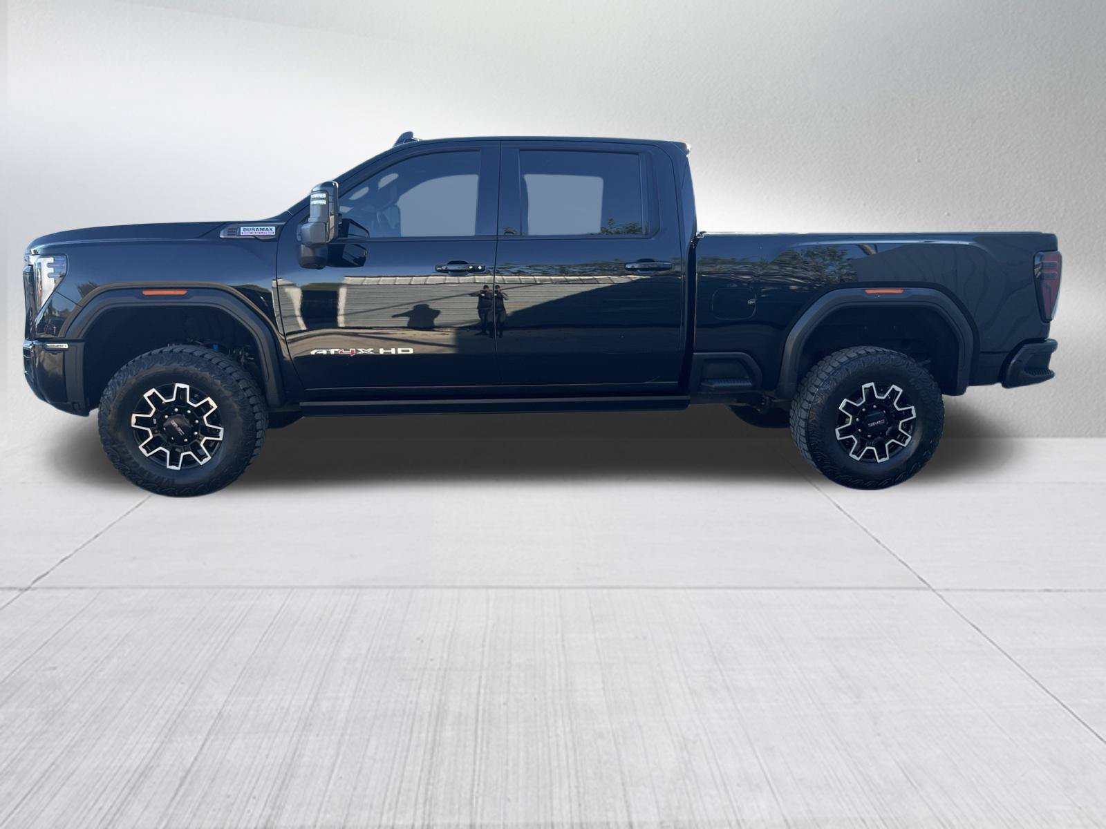 Used 2025 GMC Sierra 2500 AT4X AWD/4WD image 4