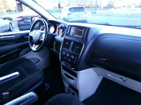 Used 2019 Dodge Grand Caravan SE w/ UConnect Hands-Free Group FWD image 27