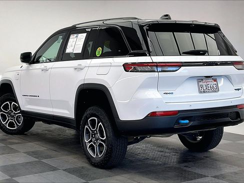 Used 2023 Jeep Grand Cherokee Trailhawk w/ Luxury Tech Group III image 10