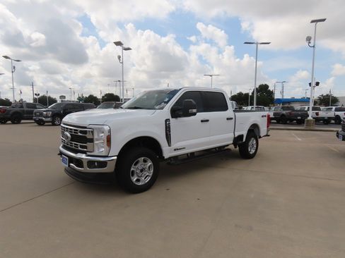 Used 2025 Ford F250 XLT AWD/4WD image 2