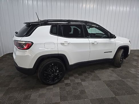 Used 2023 Jeep Compass Altitude image 3