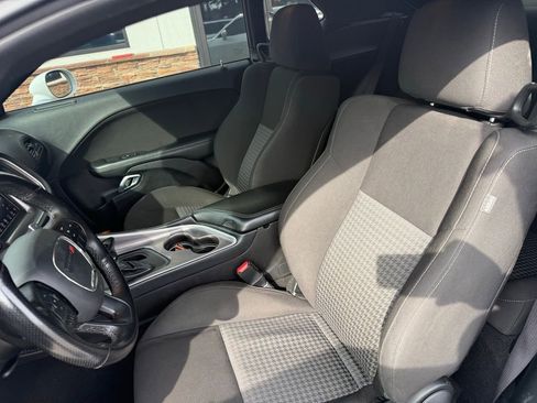 Used 2022 Dodge Challenger GT image 3