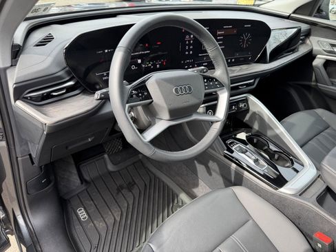 Used 2025 Audi Q5 Premium w/ Convenience Package image 13