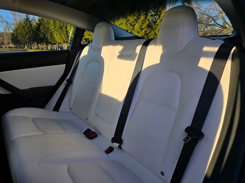 Used 2019 Tesla Model 3 Performance image 18
