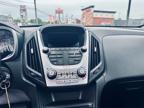 Used 2017 Chevrolet Equinox LT w/ Convenience Package image 14