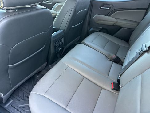 Used 2025 Chevrolet Colorado ZR2 w/ Technology Package AWD/4WD image 4