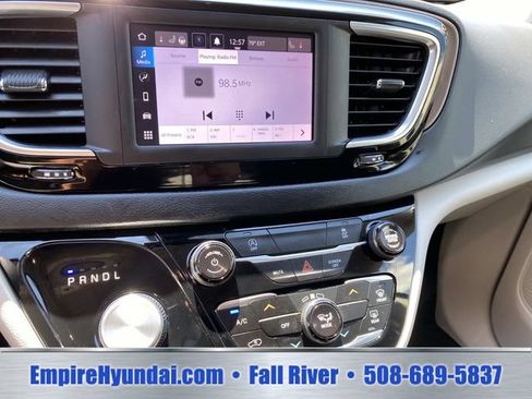 Used 2023 Chrysler Voyager LX FWD image 8