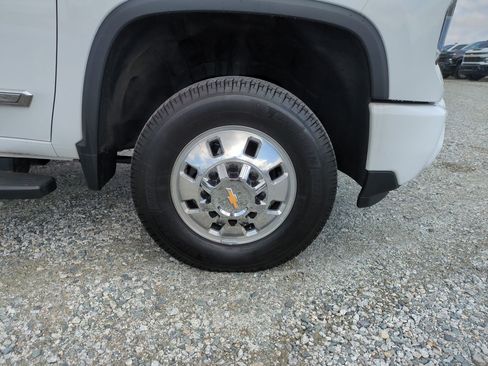 Certified 2025 Chevrolet Silverado 3500 High Country w/ Technology Package AWD/4WD image 12