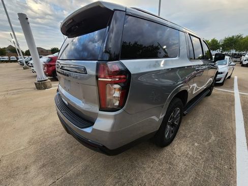 Used 2023 Chevrolet Suburban Z71 w/ Luxury Package AWD/4WD image 4