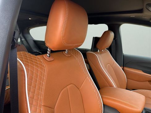 New 2026 Chrysler Pacifica Pinnacle image 15