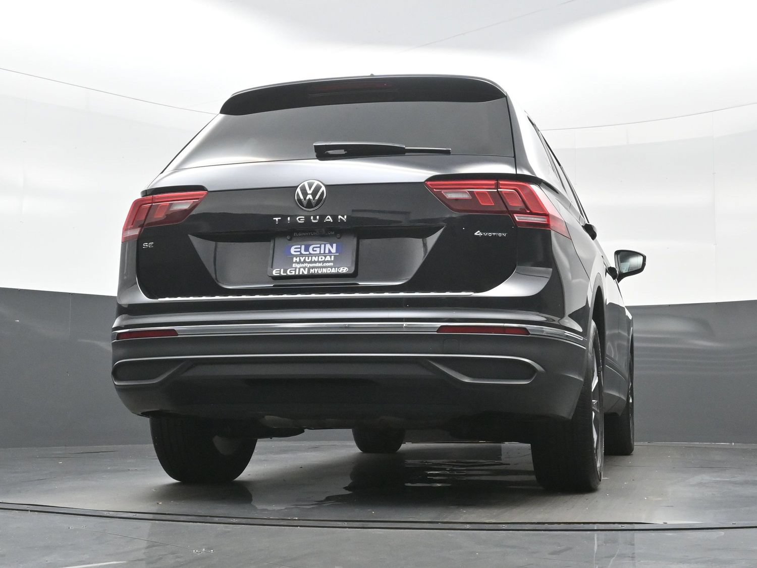 Used 2022 Volkswagen Tiguan SE AWD/4WD image 32
