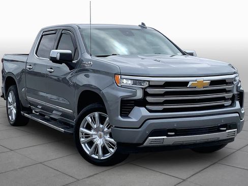 Used 2023 Chevrolet Silverado 1500 High Country w/ High Country Premium Package AWD/4WD image 3