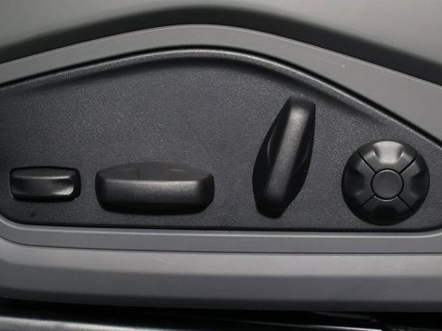 Used 2023 Porsche Taycan image 32