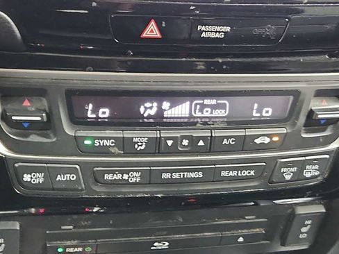 Used 2018 Honda Pilot Touring image 21