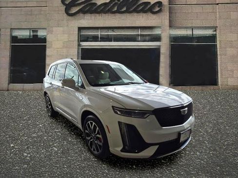 Used 2025 Cadillac XT6 Sport w/ Technology Package AWD/4WD image 7