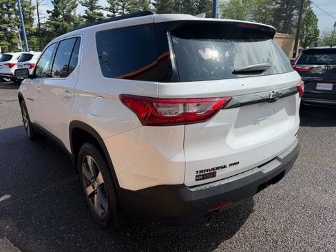 Used 2019 Chevrolet Traverse LT w/ LPO, Blackout Package AWD/4WD image 5