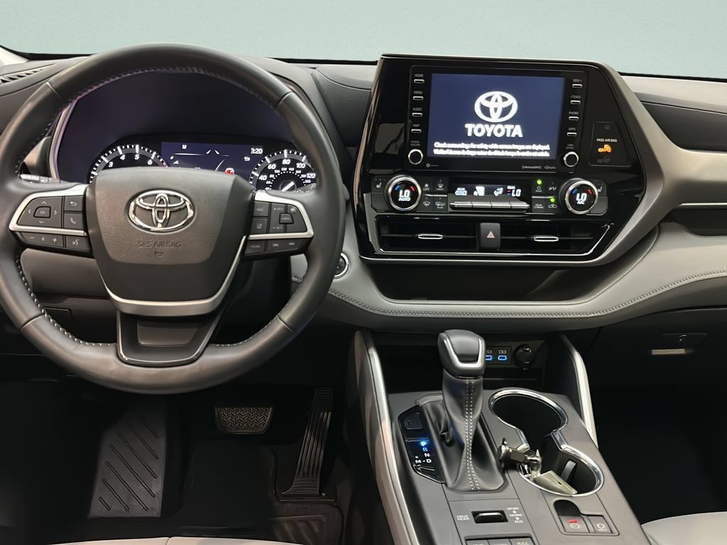 Used 2022 Toyota Highlander XLE AWD/4WD image 26