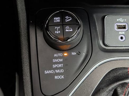 Used 2021 Jeep Cherokee Trailhawk w/ Sun, Sound & Nav Group image 23