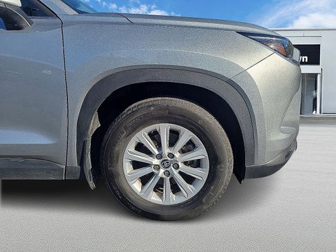 Used 2024 Toyota Grand Highlander XLE image 2