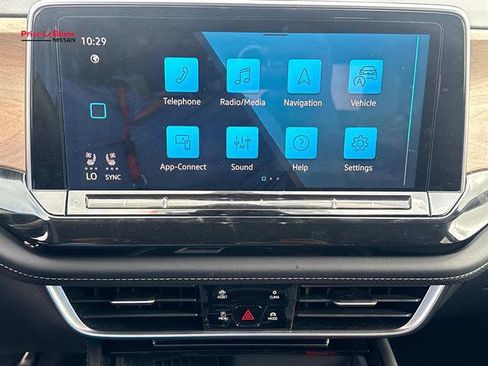 Used 2025 Volkswagen Atlas SE FWD image 24