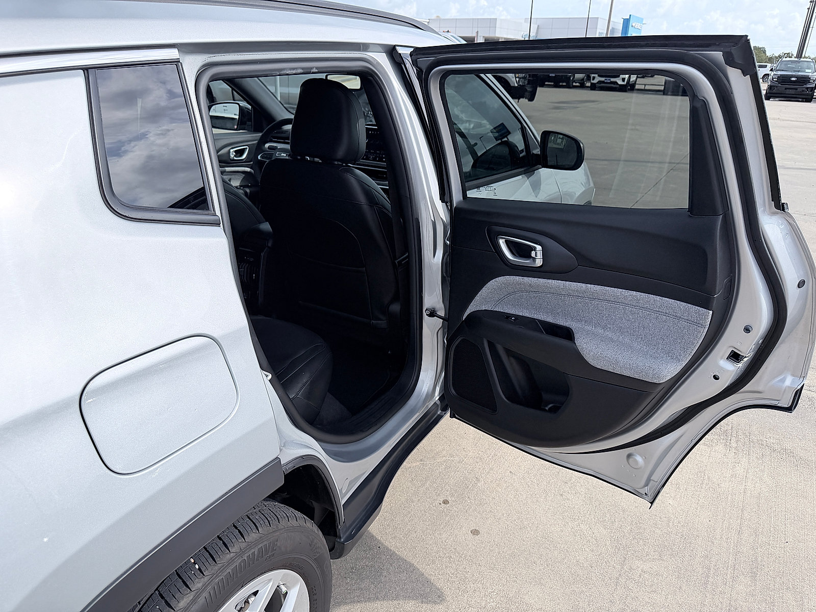 Used 2024 Jeep Compass Latitude AWD/4WD image 16
