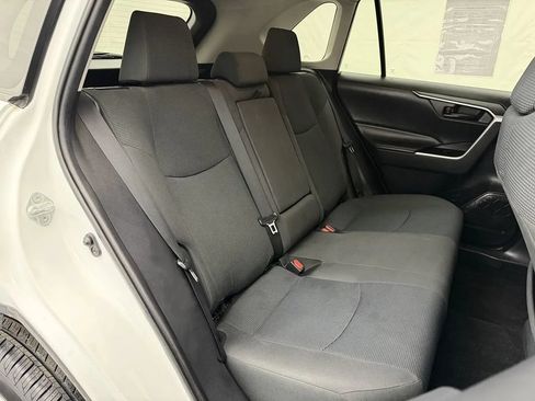 Used 2019 Toyota RAV4 LE AWD/4WD image 21