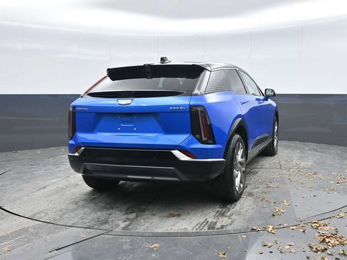 New 2026 Cadillac Optiq Luxury 1 image 9