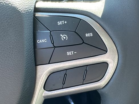 Used 2022 Jeep Cherokee Latitude Lux w/ Sun & Sound Group image 27