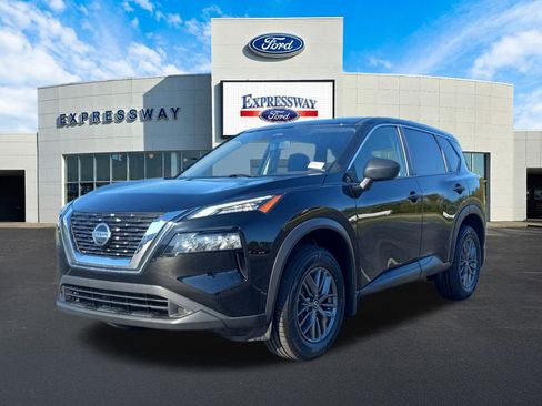 Used 2021 Nissan Rogue S image 2