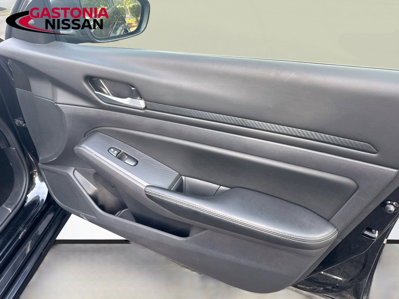 Used 2025 Nissan Altima 2.5 SV FWD image 35