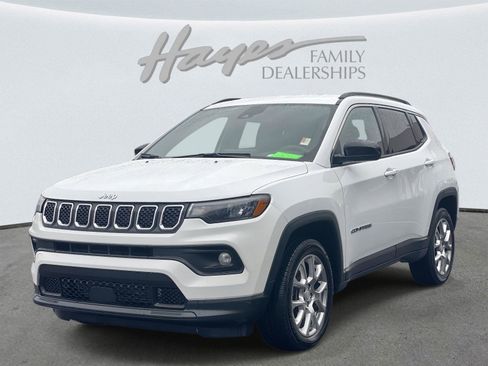 Certified 2023 Jeep Compass Latitude image 10