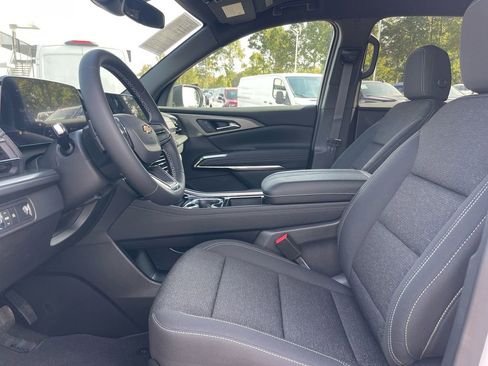 Used 2025 Chevrolet Traverse LT w/ Driver Confidence Package image 9