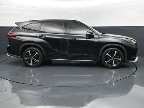 Used 2021 Toyota Highlander XSE image 6