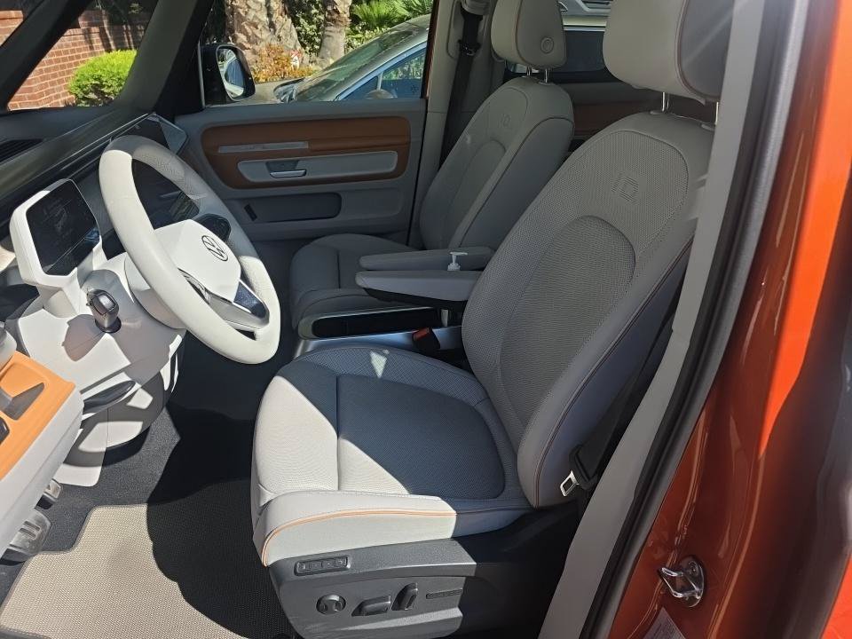 Used 2025 Volkswagen ID. Buzz 1st Edition AWD/4WD image 16