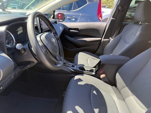 Used 2020 Toyota Corolla LE w/ Carpet Mat Package (TMS) FWD image 10