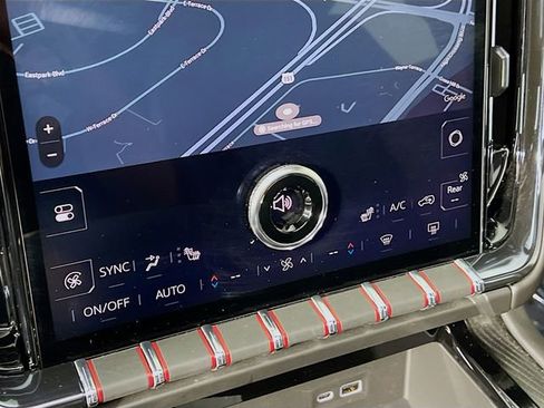 Used 2025 GMC Yukon AT4 image 14