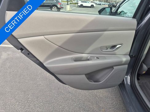 Used 2025 Hyundai Elantra SEL image 18