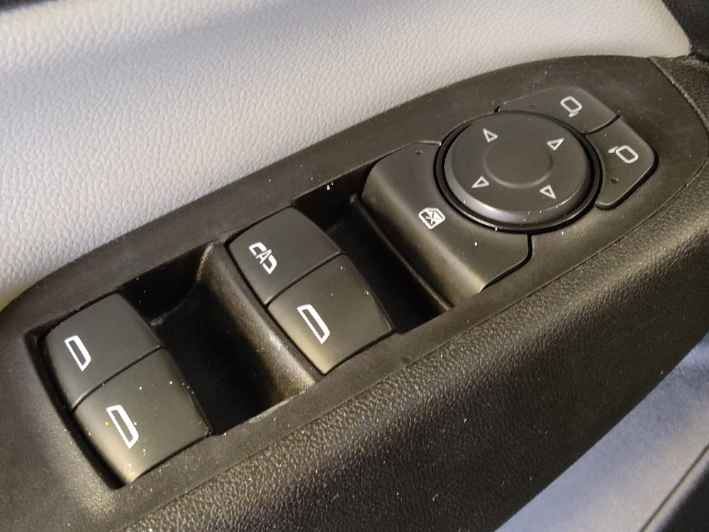 Used 2020 Chevrolet Equinox LS FWD image 27