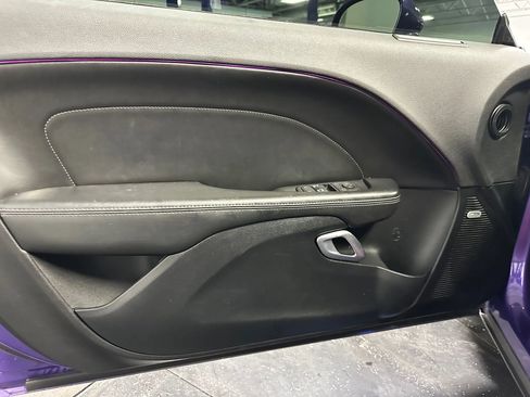 Used 2016 Dodge Challenger R/T Scat Pack w/ Leather Interior Group image 9