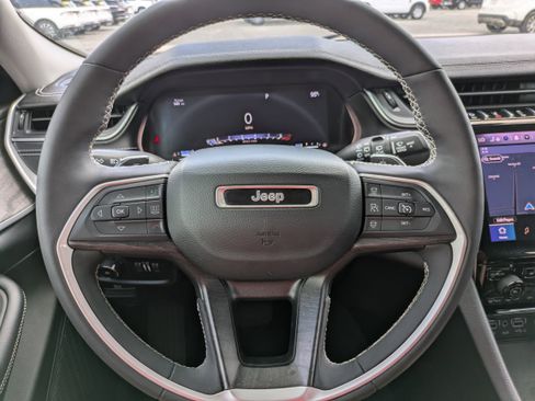 Used 2023 Jeep Grand Cherokee L Limited w/ Luxury Tech Group II image 19