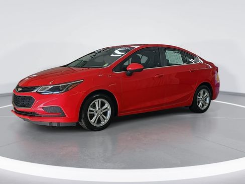 Used 2017 Chevrolet Cruze LT w/ Convenience Package FWD image 9