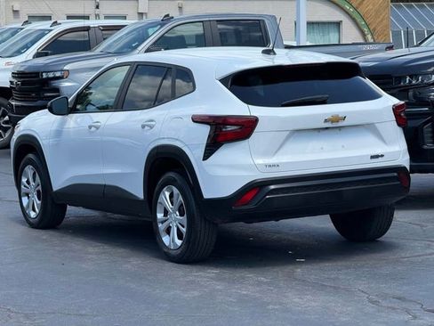 Used 2024 Chevrolet Trax LS FWD image 5
