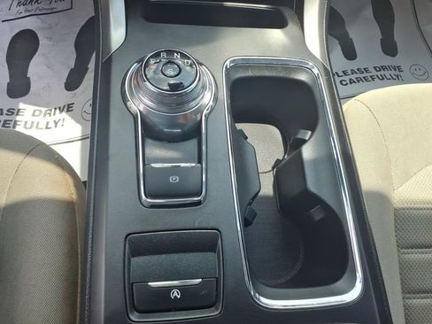 Used 2019 Ford Fusion SE FWD image 12